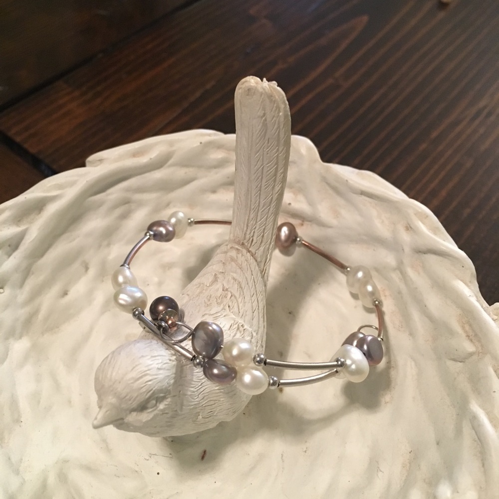 Vantel Pearls Shades of Gray Wrap Bracelet